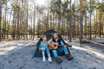 Кемпинг семьи в лесу обернулся приключением: гостем оказался не тот, кого ждали (фото)