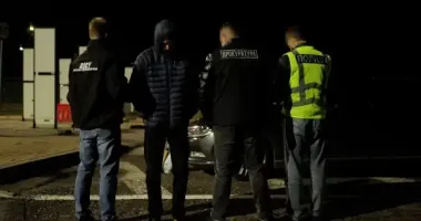 Продавали "тури" до Польщі: на Львівщині затримали переправників