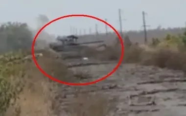 Russian serviceman filmed his tank blowing up on mine: "Let’s go, Gorynych!… Holy f#ck!". VIDEO