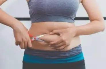 Белок, йогурт и чиа: как избавиться от жира на животе после 50 лет