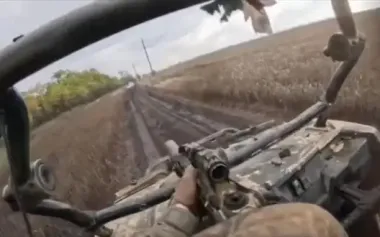 Ukrainian fighter destroys Russian "sleeper" FPV drone right from buggy. VIDEO