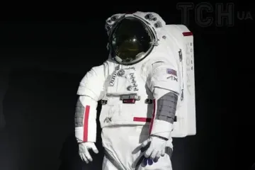 Какой запах имеет космос: астронавтка NASA рассказала об удивительном аромате скафандров