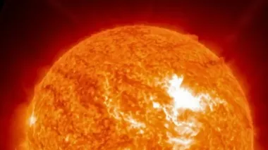 Самая мощная вспышка на Солнце в 2025 году: часть Земли осталась без связи (видео)