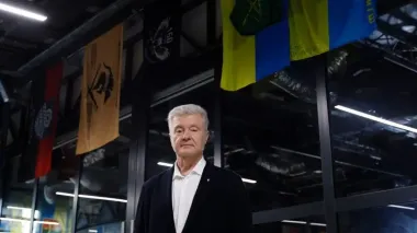 Poroshenko calls for resignation of govt, formation of new coalition in Rada