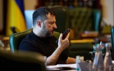 "Resign," "betrayal during wartime," "disgrace to world": Ukrainians outraged by energy-sector embezzlement in comments under Zelenskyy’s social media pages