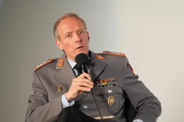 Россия планирует развалить НАТО изнутри — полковник Бундесвера Вагнер