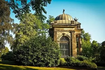 300-річний підземний склеп виявили завдяки гробниці, що обрушилася