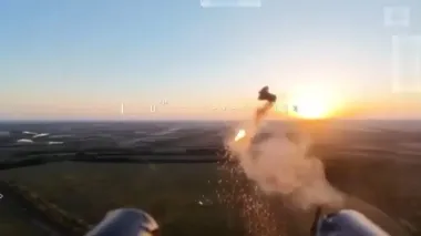 Взорвал российский БПЛА в воздухе: ВСУ показали работу нового дрона-охотника (видео)