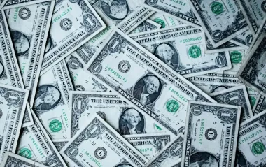 НБУ продовжує підвищувати курс долара