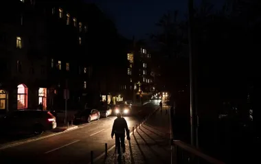 Почему свет выключают не везде? Минэнерго объяснило, как составляют графики по областям