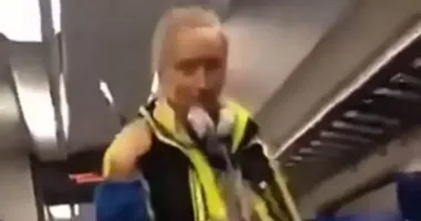 У польському потязі жінка з ножем співала гімн України й лаялася