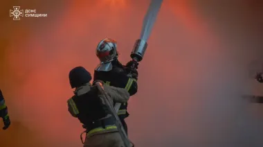 Рятувальники показали наслідки удару ворожого БпЛА по підприємству в Сумах