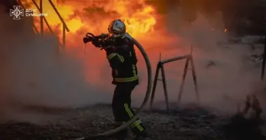 В сети показали последствия удара российского беспилотника по Сумам