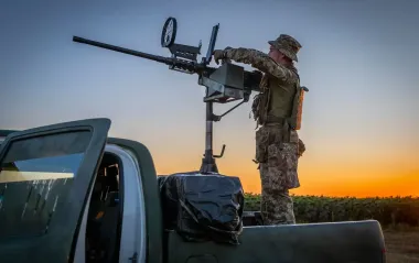 У Києві зранку знову пролунали вибухи: в чому причина