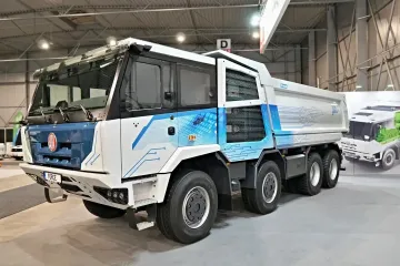 Дебютировал первый электрический грузовик Tatra: у него восемь колес и 750 сил (фото)