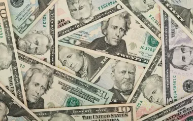 Доллар падает, евро растет: новые курсы в обменниках