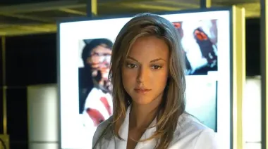 Звезда культового сериала "CSI: Майами" рассказала о сталкере, который преследовал ее 12 лет