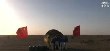 Едва выбрались из космоса: китайские астронавты после аварии вернулись на Землю (видео)