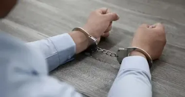 На Буковині затримали правоохоронця, який "проводив" чоловіків лісними стежками до Румунії