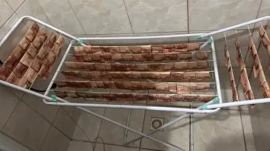 Бразильские полицейские показали, как выглядят по-настоящему отмытые деньги (фото)