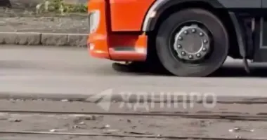 На глазах у прохожих: в Днепре грузовик насмерть сбил 65-летнего мужчину
