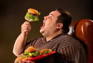 Мігрантам у США вигадали нові обмеження: перевірятимуть на "зайві кілограми"