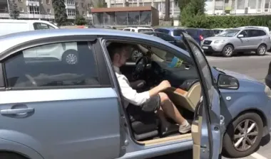 Пакет на зеркале автомобиля: полицейские предупреждают, что это не глупая шутка, а новая схема мошенничества