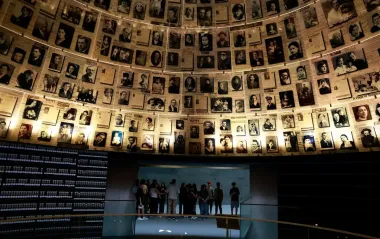 У Німеччині вибухнув скандал через аукціон речей жертв Голокосту