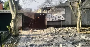 На Херсонщині РФ обстріляла маршрутку та поліцейське авто: є загиблі та поранені