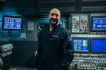 "Ты – космос": рецензия на фильм о последних влюбленных на Земле