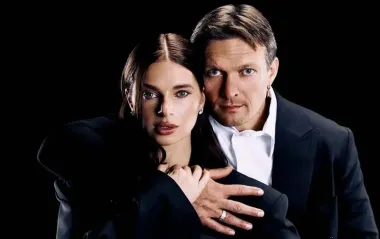 Усик змінив зачіску і показався на пристрасних фото з дружиною: як змінився боксер