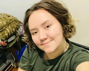 Отримала важкі поранення, рятуючи бійців: померла бойова медикиня "Пандора"