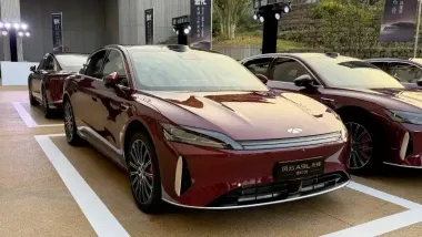 В продажу поступил недорогой электрифицированный седан Chery с запасом хода 2500 км (фото)