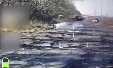 "Грозное оружие": наземный робот ВСУ подстрелил российского дрона-"ждуна" (видео)