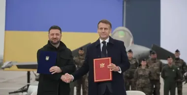 "Историческое соглашение": Зеленский и Макрон подписали декларацию об оборонном сотрудничестве (видео)