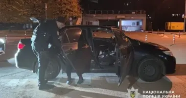 У Києві на Печерську затримали таксиста-наркозбувача