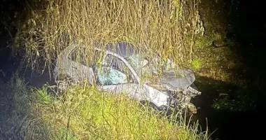 На Волыни легковушка вылетела с моста в реку: есть пострадавшие