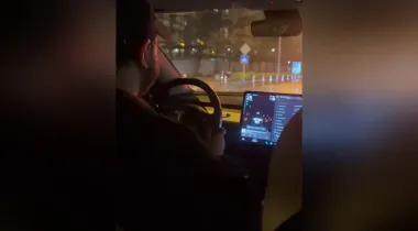 Киевский таксист стал звездой сети, когда "спел" для блогера на камеру (видео)