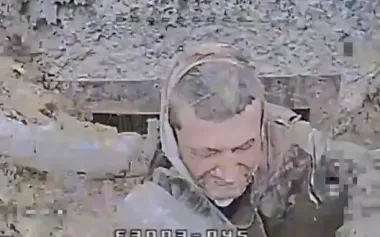 Occupier sticks his head out of his hole and meekly waits for drone strike. VIDEO