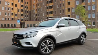 Гордость российского автопрома: владельцы Lada Vesta показали новый дефект (видео)