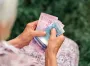 Некоторые пенсионеры в Украине получат дополнительно 870 грн: кто в списке