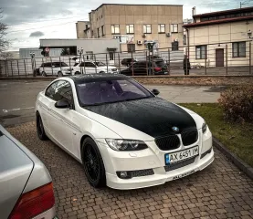 В Киеве засветился раритетный заряженный спорткар BMW 2000-х: их существует всего 274 (фото)