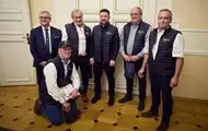 Зеленський зустрівся з рибалками Франції, які передають антидронові сітки