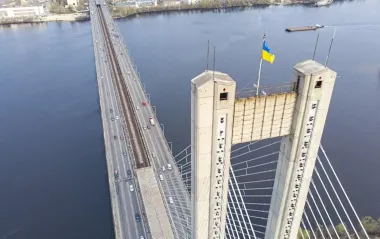 Нові обмеження руху в Києві: як тепер працюватиме Південний міст під час тривог