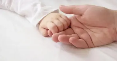 У Житомирі знайшли новонародженого хлопчика на вулиці, поліція розшукує матір