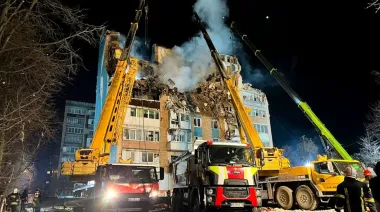 Search operations continue in Ternopil after Russian strike: 700 sq m of debris cleared – photo, video