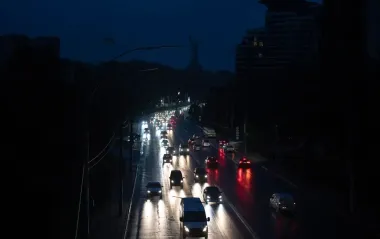 Весь Киев сегодня на полчаса останется без света: график для всех групп