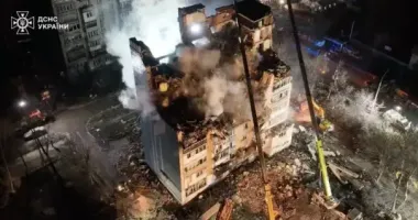 Удар по будинку у Тернополі: досі невідомо про місцеперебування 22 людей, – Зеленський