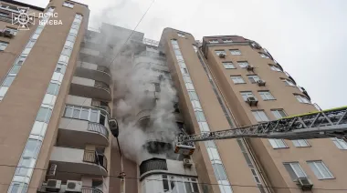 В центрі Києва горіла багатоповерхівка: попередня причина – вибух зарядної станції