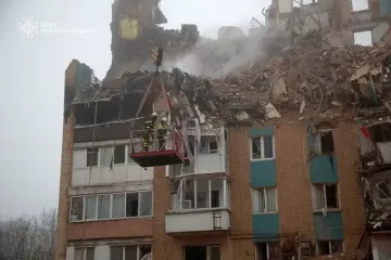 У Тернополі другу добу шукають людей під завалами будинку: кадри з місця трагедії